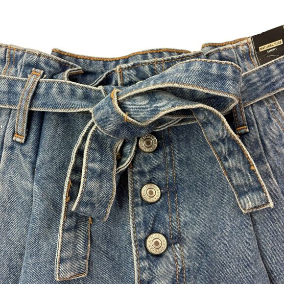 Abercrombie and Fitch A&F Women's SIze 27 Natural Rise Pleated Denim Shorts NEW - Picture 4 of 16